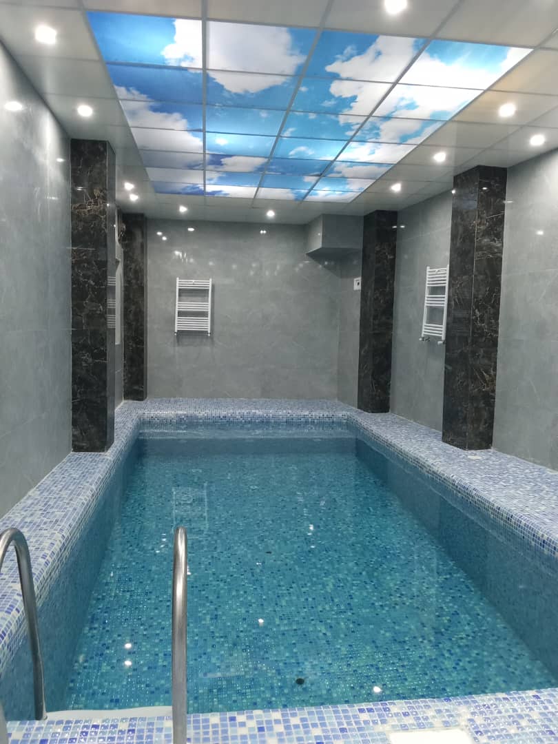 مجهز به استخر و جکوزی